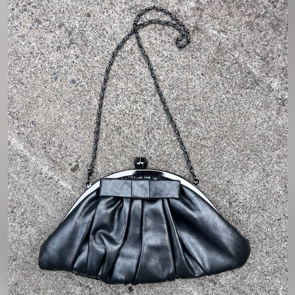 SUPER CUTE SILVER CLUTCH PURSE WITH CHAIN STRAP
